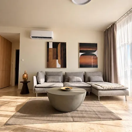 Avalon Gardens A202 - Designer * Émba