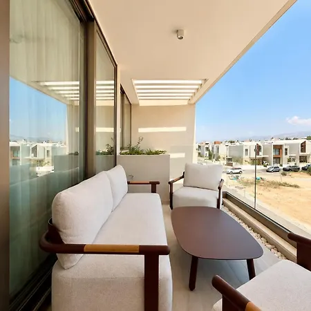 Avalon Gardens A202 - Designer Émba