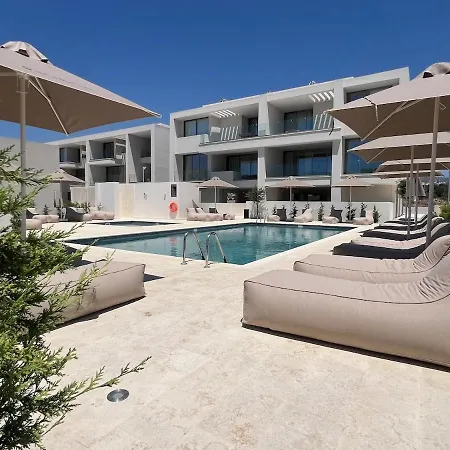 Avalon Gardens A202 - Designer